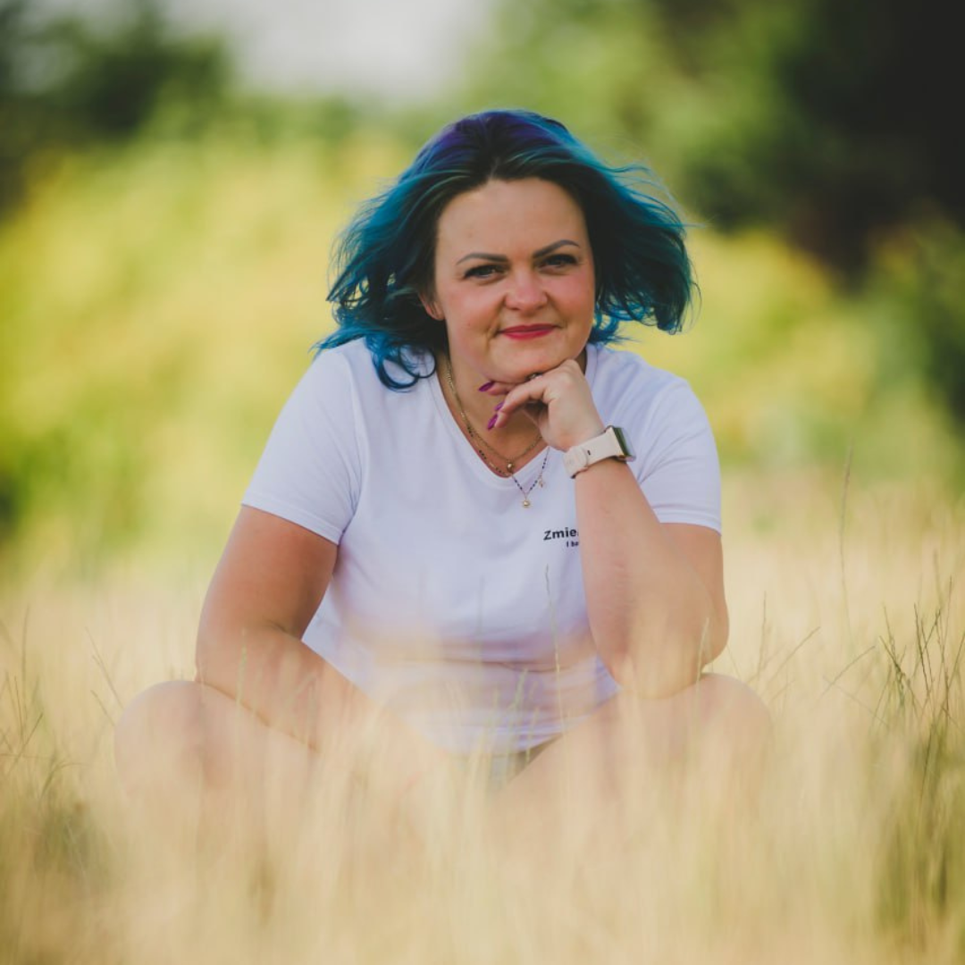 Beżowo Biały Nowa Kolekcja Ubrań Instagram Post (1).png